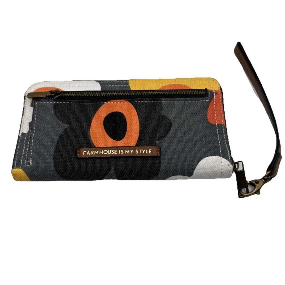 Farmhouse Is My Style Autumn Blooms Wristlet Retail $88‎